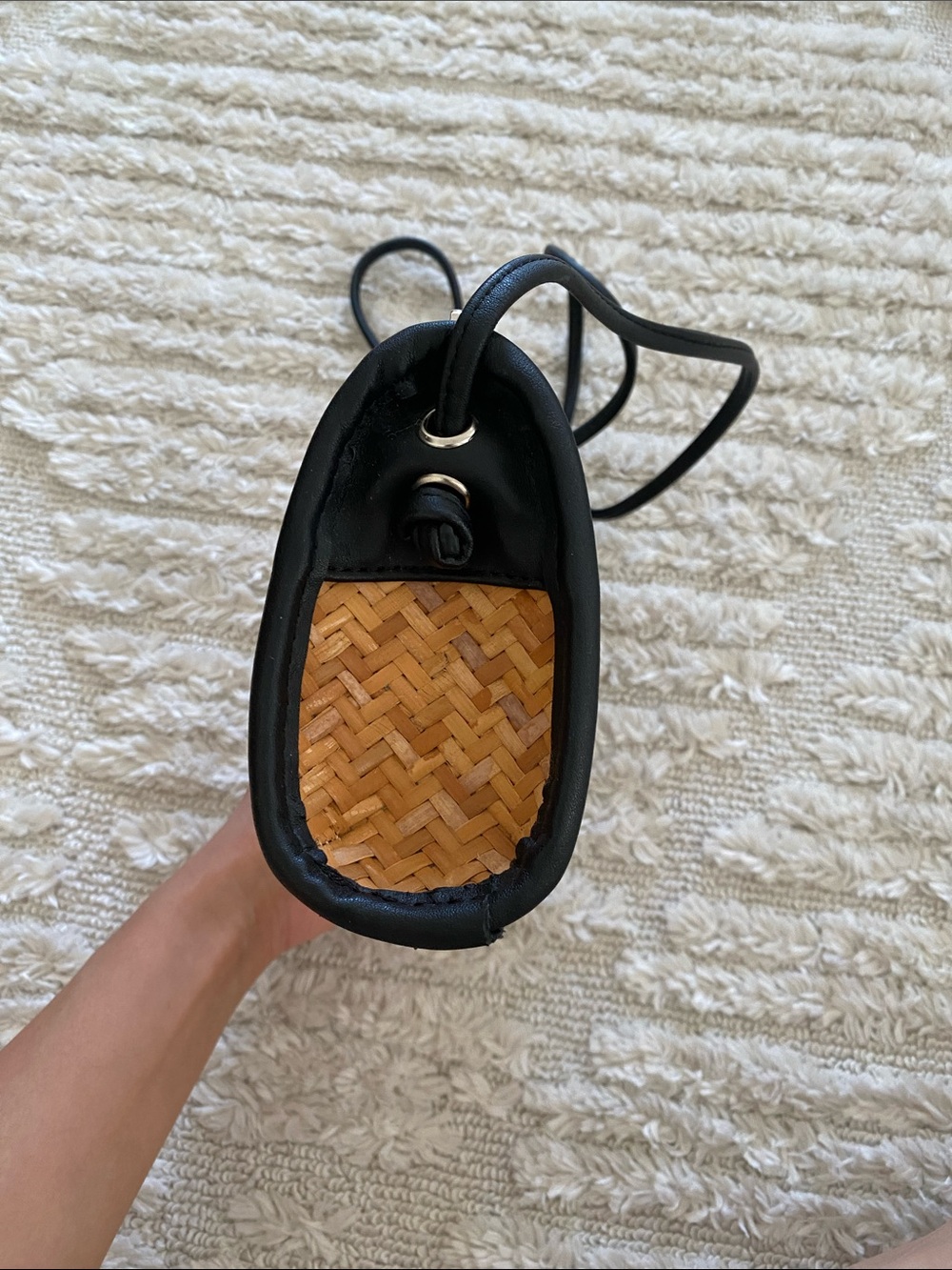 Urban Outfitters Woven Straw Crossbody Bag with Black Trim - Picture 3 of 9